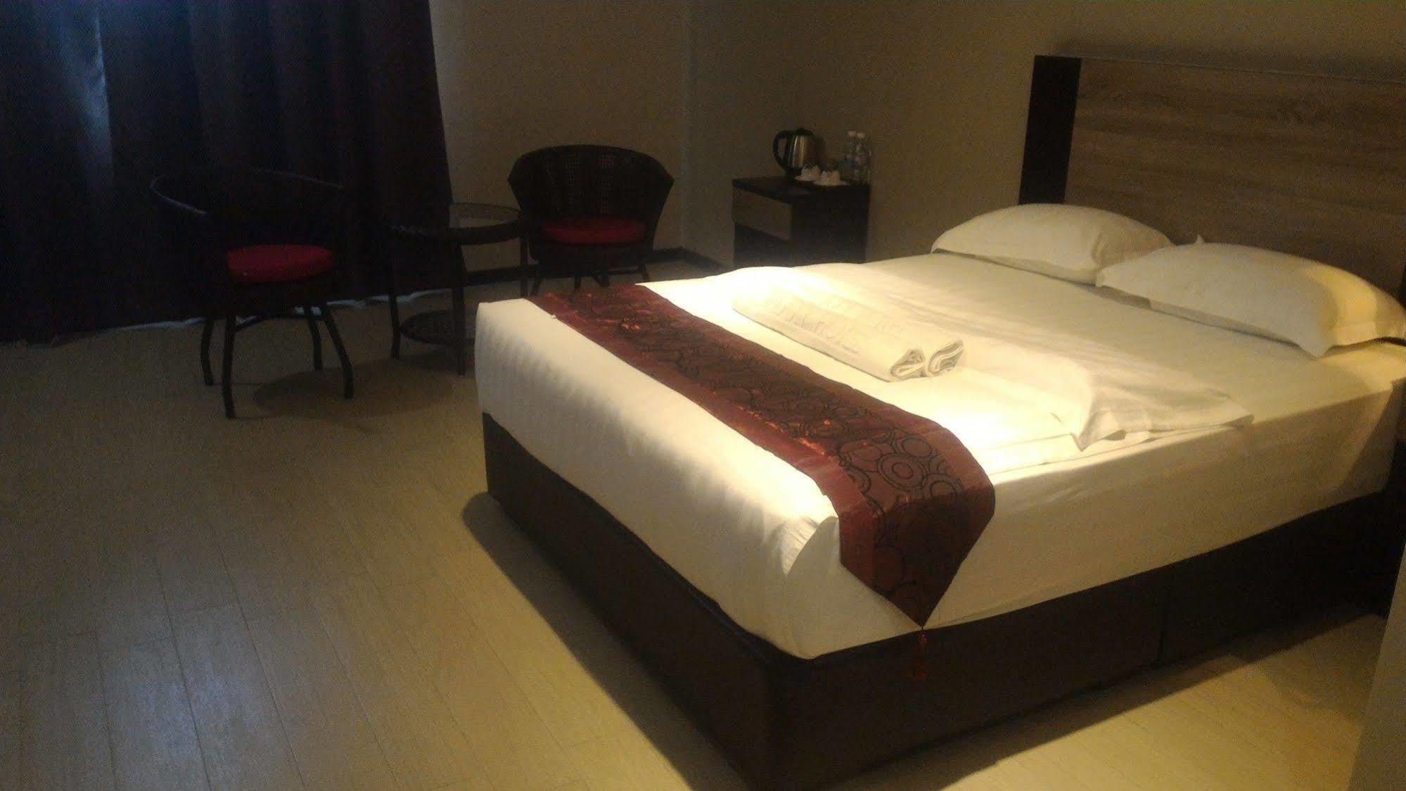 Galaxy Hotel Simpang Ampat  Buitenkant foto