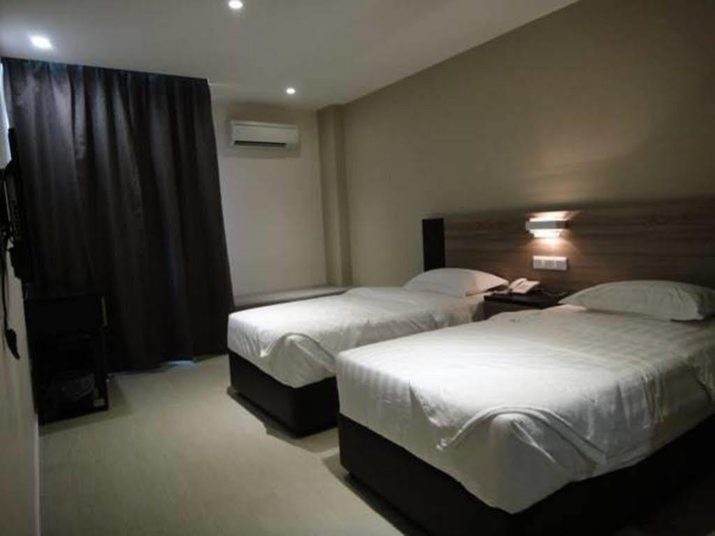 Galaxy Hotel Simpang Ampat  Buitenkant foto