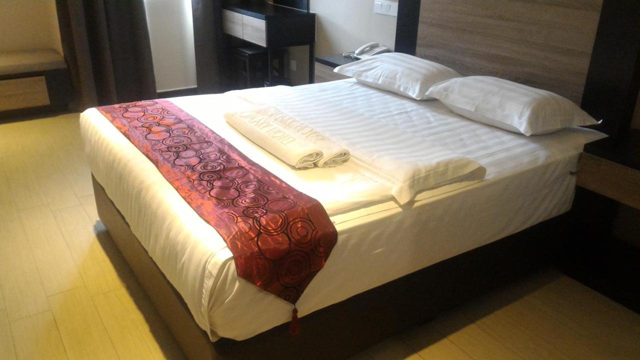 Galaxy Hotel Simpang Ampat  Buitenkant foto